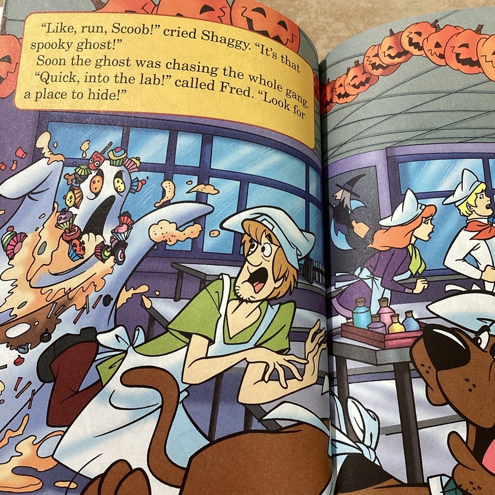 Three Book Bundle with Scholastic Scooby Doo - Picture 9 of 11